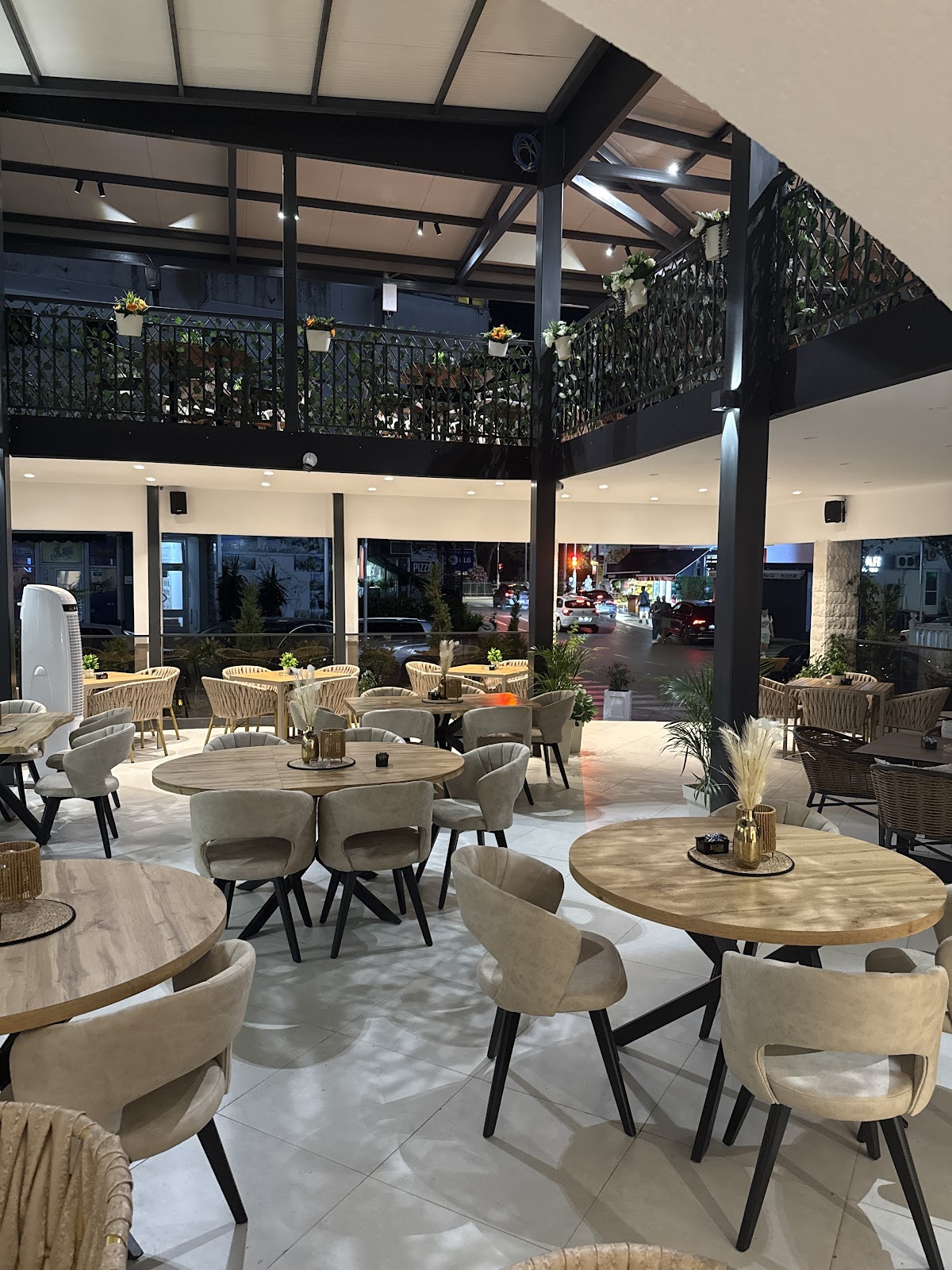 Caffe Bar & Restaurant Mondo Photo 3